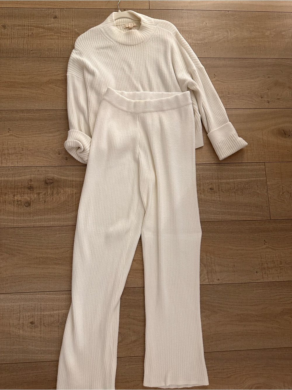 Spiritual Gangster super soft Cream set pants and sweater size large